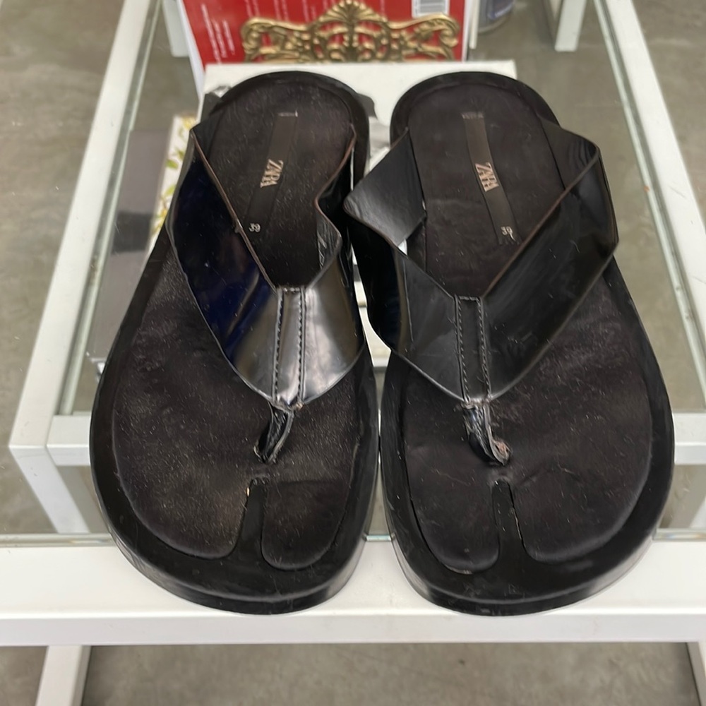 Woman’s Zara sandals
